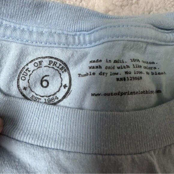 Out Of Print | Charlotte's Web Blue Short Sleeve Tee + Book | Size 6 - Picture 11 of 13